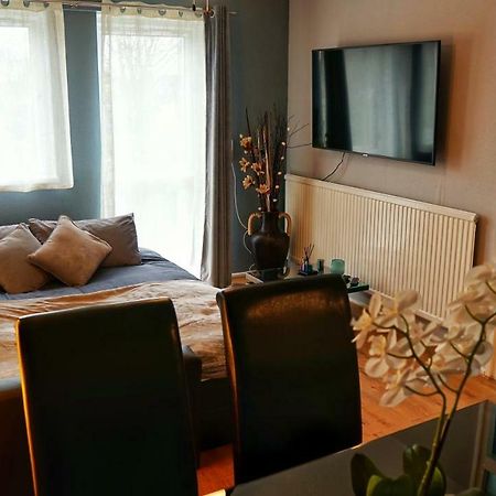 North London Apartment - เอ็ดมันตัน ภายนอก รูปภาพ