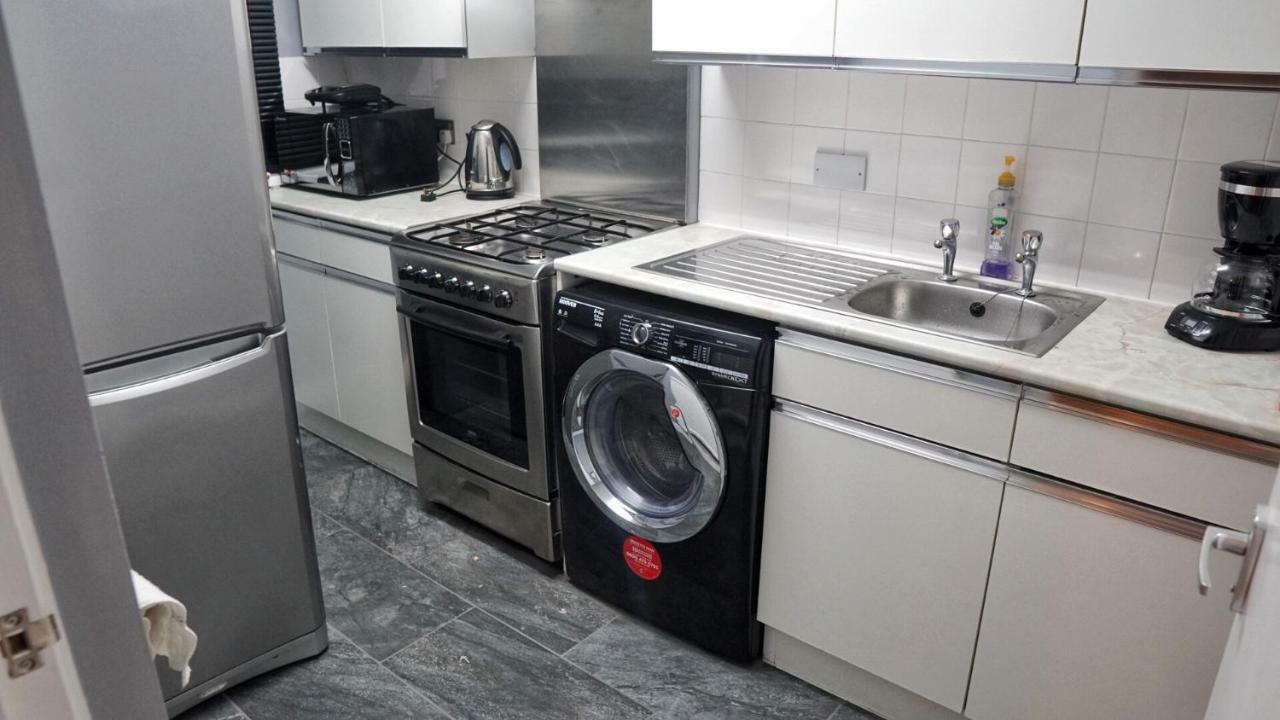 North London Apartment - เอ็ดมันตัน ภายนอก รูปภาพ