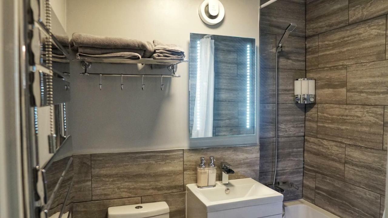 North London Apartment - เอ็ดมันตัน ภายนอก รูปภาพ