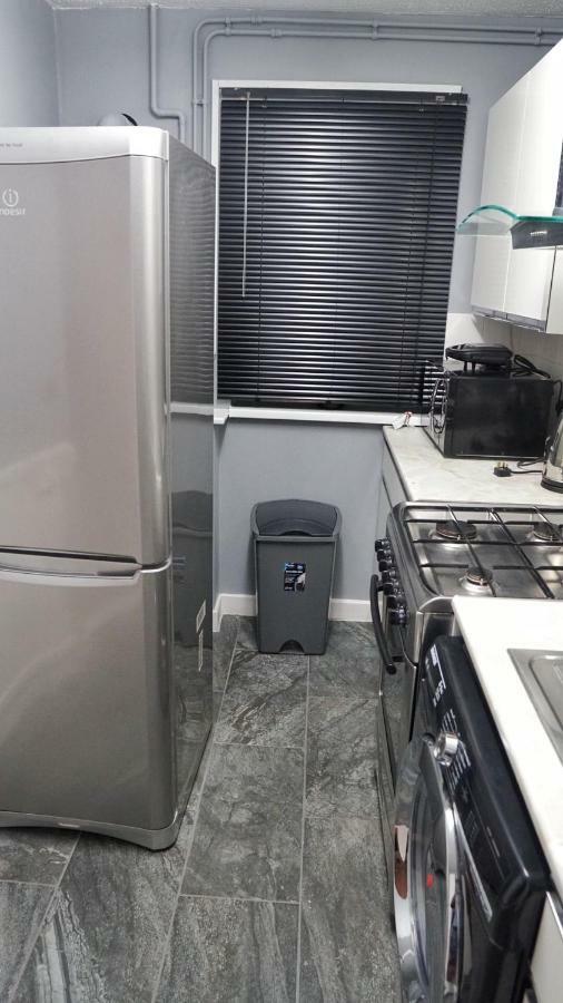 North London Apartment - เอ็ดมันตัน ภายนอก รูปภาพ