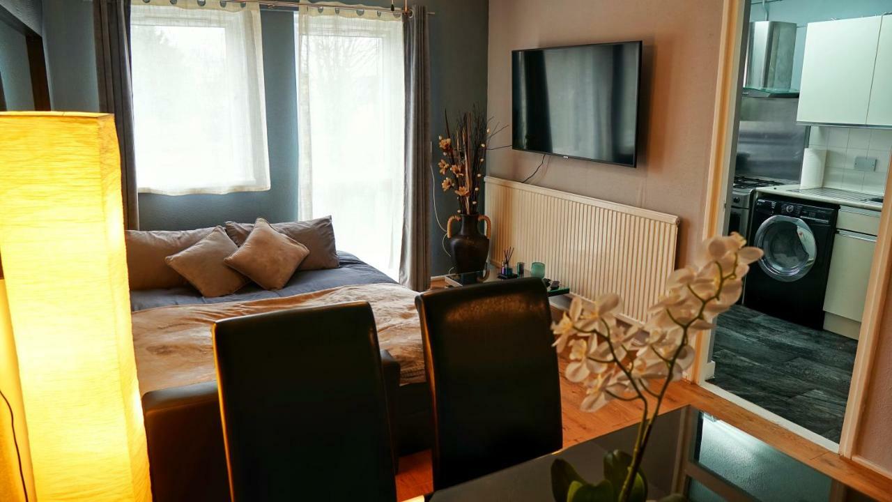 North London Apartment - เอ็ดมันตัน ภายนอก รูปภาพ